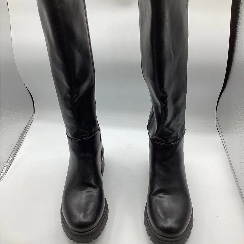 Obsel: women’s boots size 9 or Euro 40 black leather